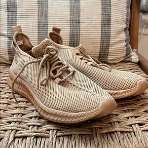 Men's Tan Mesh Sneakers